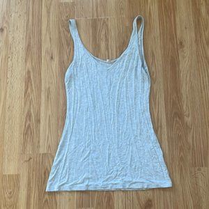 🍁 4/$20, 5/$25 Soft light grey stretchy old navy tank top